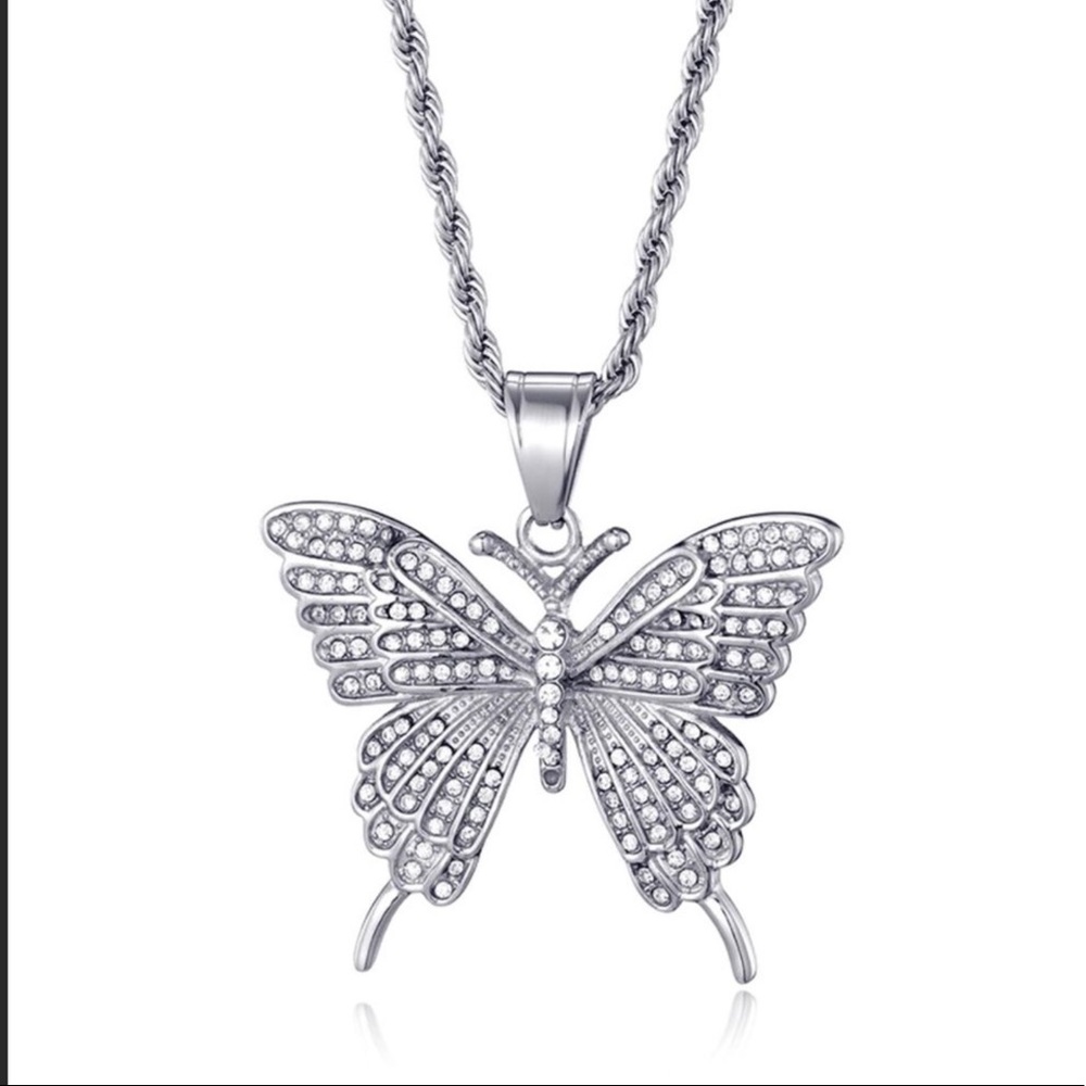 🌹Fabulous Butterfly Necklace 🌹 - Picture 3 of 3